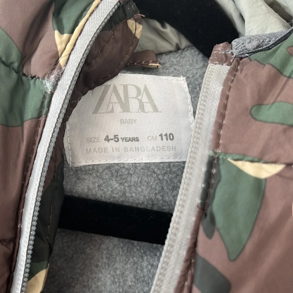 Worn once Zara boys camo flair vest size 4-5 boys